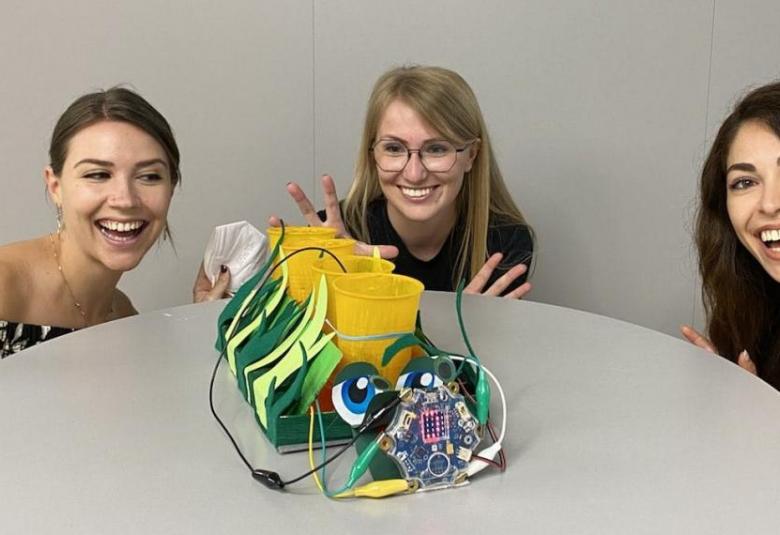 eine als Krokodil designte Wurfmaschine 