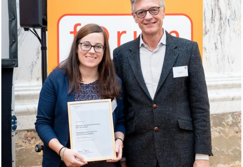 Preisübergabe an Anna Oberrauch