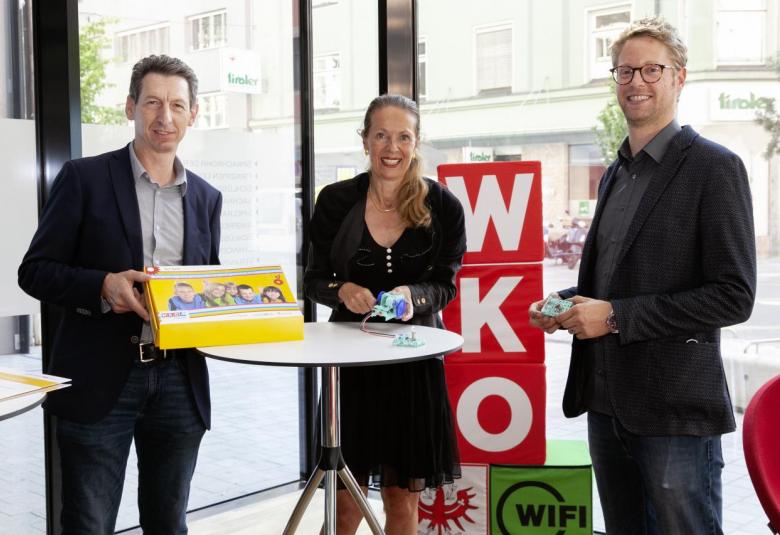 Vizerektorin Irmgard Plattner bei der Übergabe der TeCboxen in der WK Tirol.