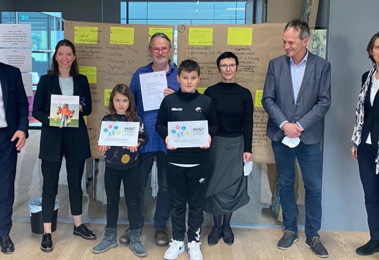 Verleihung des MINT-Gütesiegels an dir Praxisvolksschule