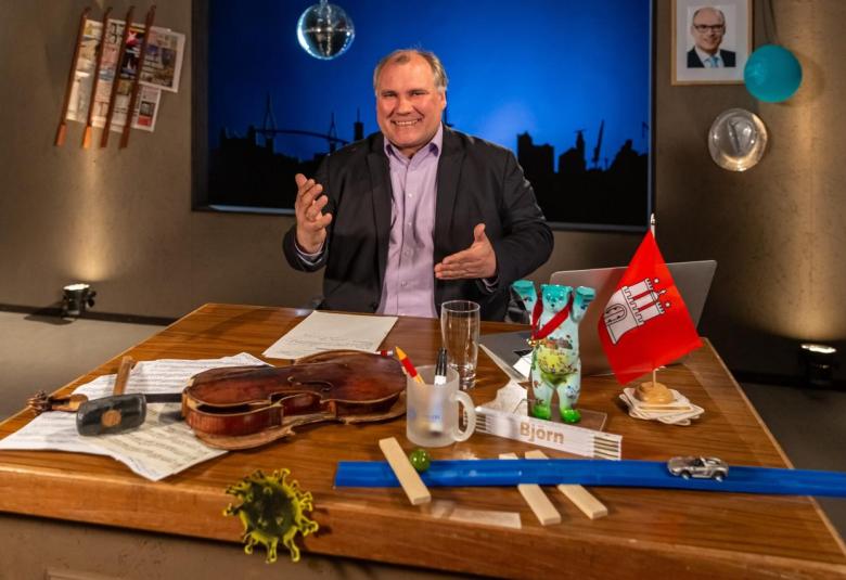 Björn Lengwenus gewann neben dem Deutschen Schulpreis 2021 auch den Grimme Preis und die Goldene Kamera.