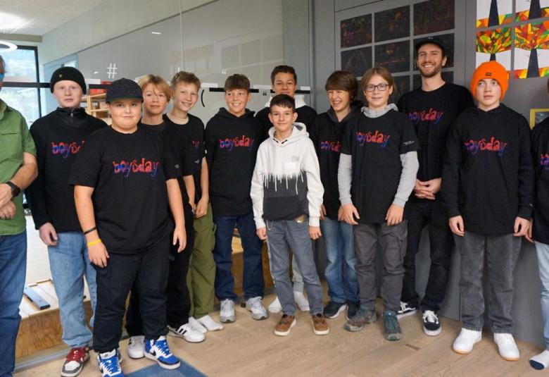 Elf Burschen aus einem Innsbrucker Gymnasium hospitierten im Rahmen des Boys' Day an der PHT.