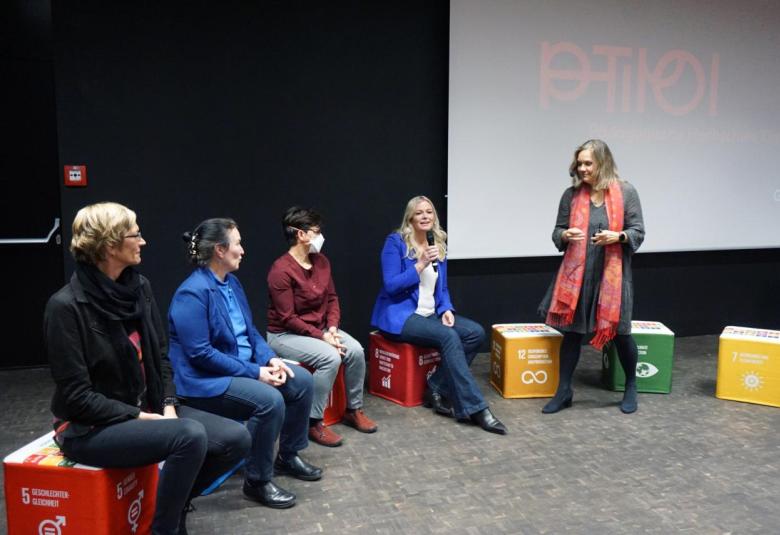 Den Auftakt der Tagung bildete eine Podiumsdiskussion mit Expertinnen und Betroffenen zum Thema Autismus.