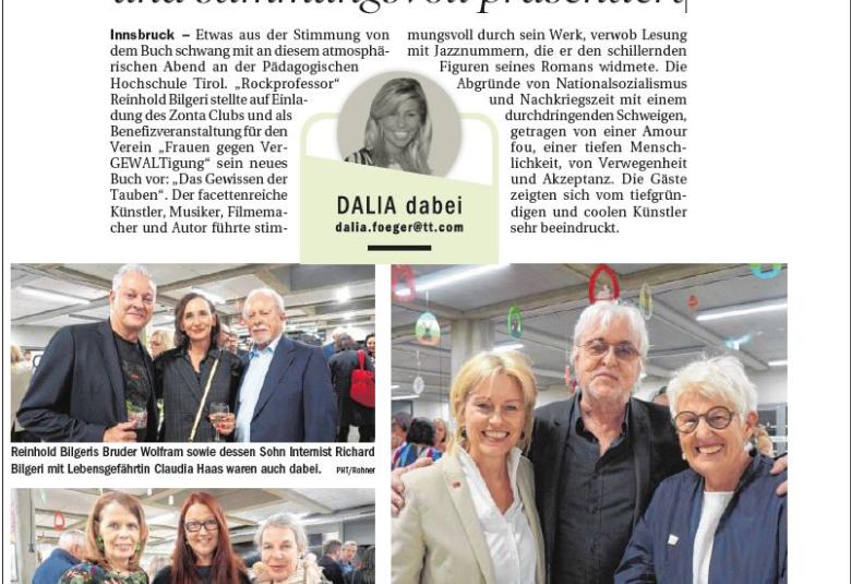 Reinhold Bilgeri nach seiner Lesung mit Musik im Gespräch mit Freunden und Fans..