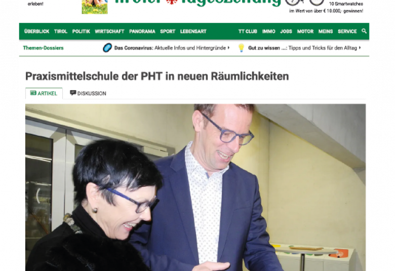 „Schneidig“ bei der Eröffnungsfeier: Caroline Abfalter, Direktorin der Praxisvolksschule, und Gregor Örley, Direktor der Praxismittelschule