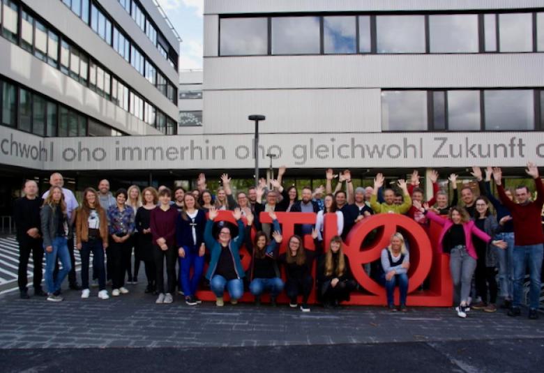 Absolvent.innen-Gruppenbild