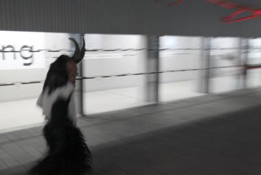 Krampus vor den PHT-Gebäude