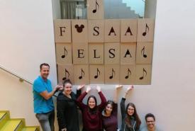 Daniel Pfeifhofer mit seinen Studierenden 