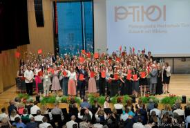 Rund 90 Lehrer:innen wurden im Haus der Musik feierlich graduiert.