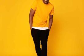 Élémo begeistert mit Poesie, Humor und Wortkunst.