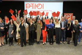 22 Absolvent:innen nahmen Mitte Dezember an der Akademischen Feier teil.