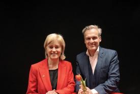 Die Rektorin der PH Tirol Regine Mathies mit ORF-Journalist Tarek Leitner.