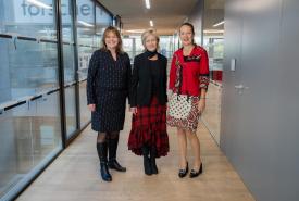 Rektorin Regine Mathies mit ihren Vizerektorinnen Margit Raich (links) und Irmgard Plattner (rechts)