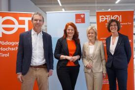 Bei einer gemeinsamen Pressekonferenz präsentierten LRin Hagele, Rektorin Regine Mathies, Institutsleiterin Daniela Klingler und Hochschulprofessor Bernhard Koch die News rund um die Aus-, Fort- und Weiterbildung in der Elementarpädagogik.