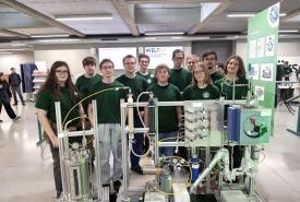 Schüler:innen der HTL konzipierten und bauten einen Reaktor, der Treibhausgas in grünes Methanol umwandelt.